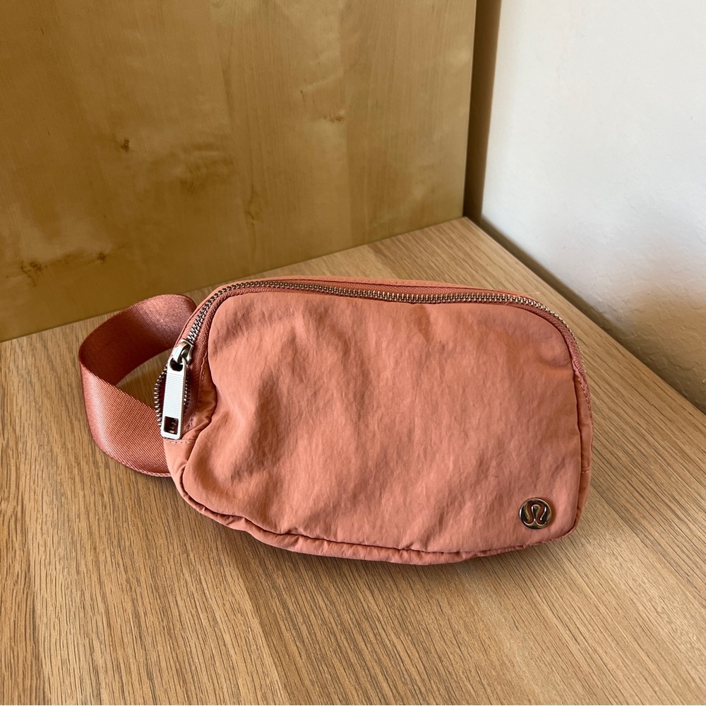 OG PINK SAVANNAH Lululemon Everywhere Belt Bag